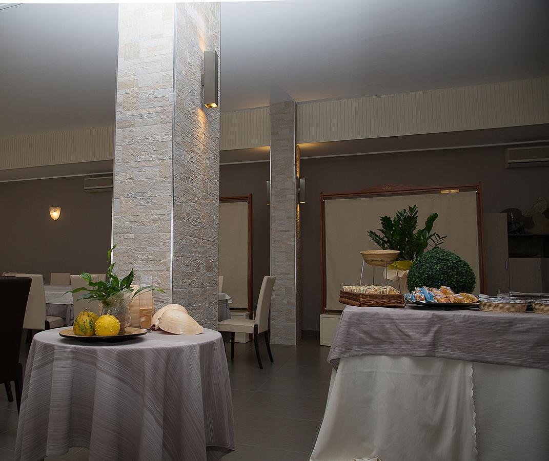 Hotel Umberto Rosolina Mare Buitenkant foto